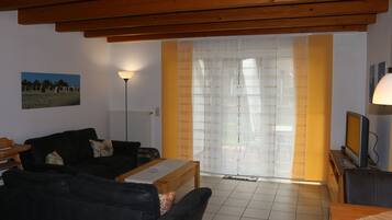 House (Zum Hallenbad 31) | Living room | TV