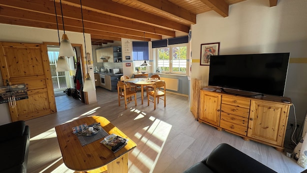 House (Zum Hallenbad 19) | Living area | TV - Doppelhaushälfte Hooksiel (Wangerland)