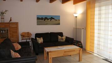 Rumah (Zum Hallenbad 31) | Ruang keluarga | TV