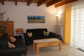 Rumah (Zum Hallenbad 31) | Ruang keluarga | TV