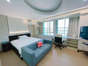 行政開放式套房, 1 張特大雙人床 | 城市景
