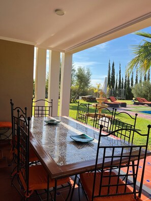 Outdoor dining - Well furnished villa in marrakech (Marrakech)