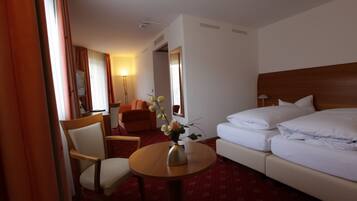 Habitación doble superior, 1 cama Queen size | Minibar, escritorio, cortinas blackout y insonorización