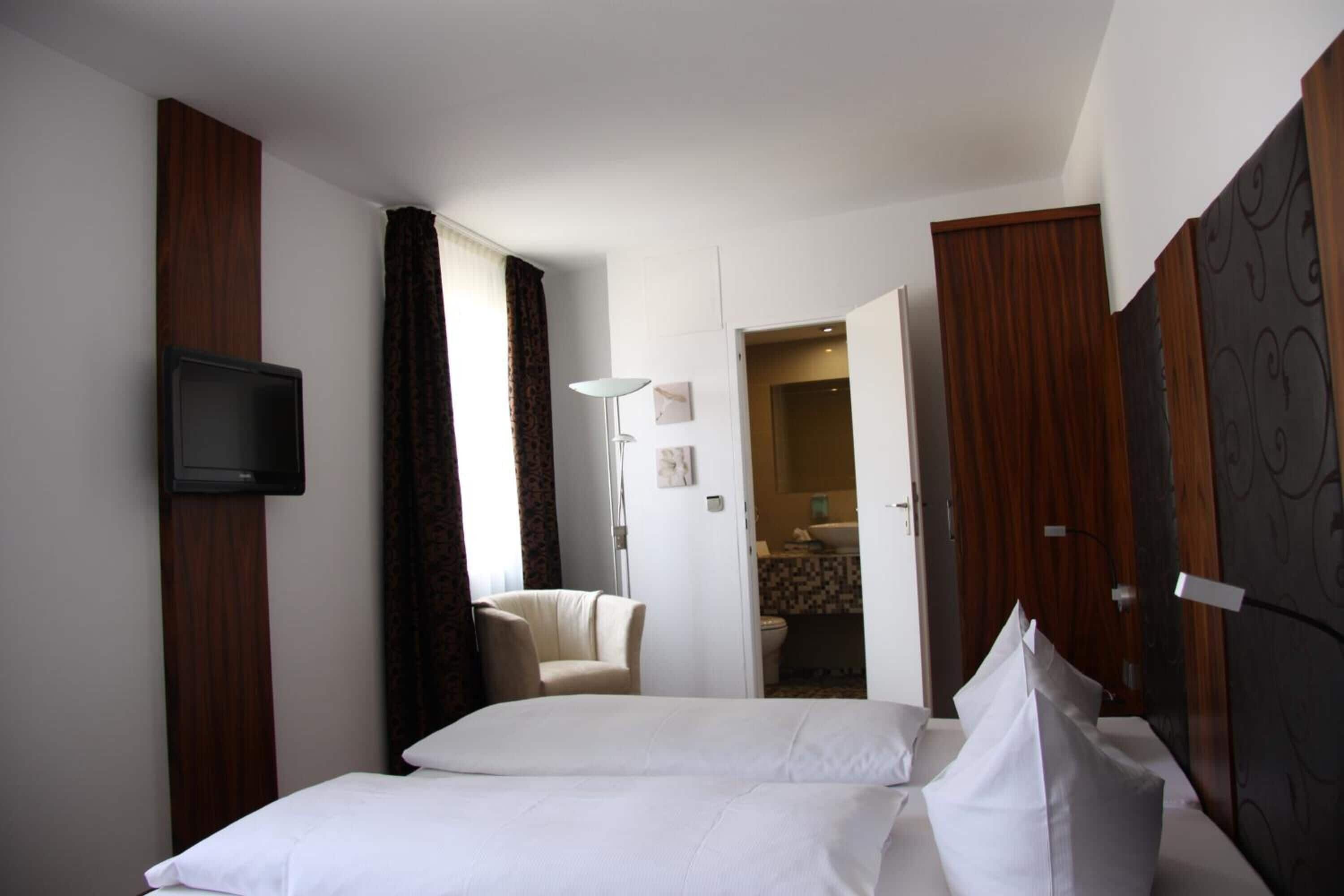 1 bedroom, minibar, desk, blackout curtains