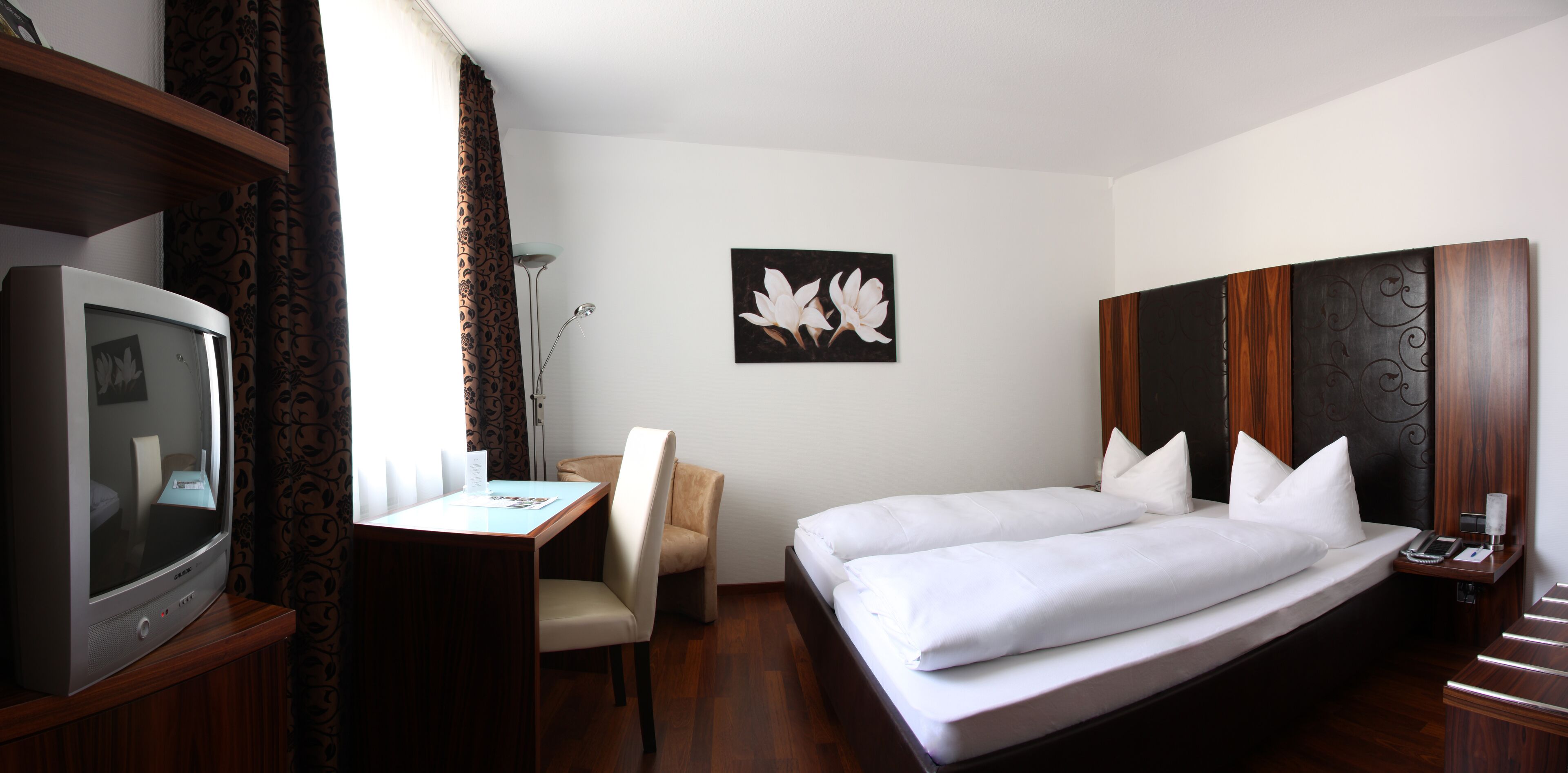 comfort double room | 1 bedroom, minibar, desk, blackout curtains