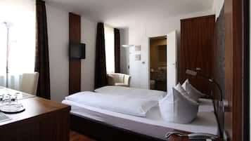 Comfort Double Room | Minibar, desk, blackout drapes, soundproofing