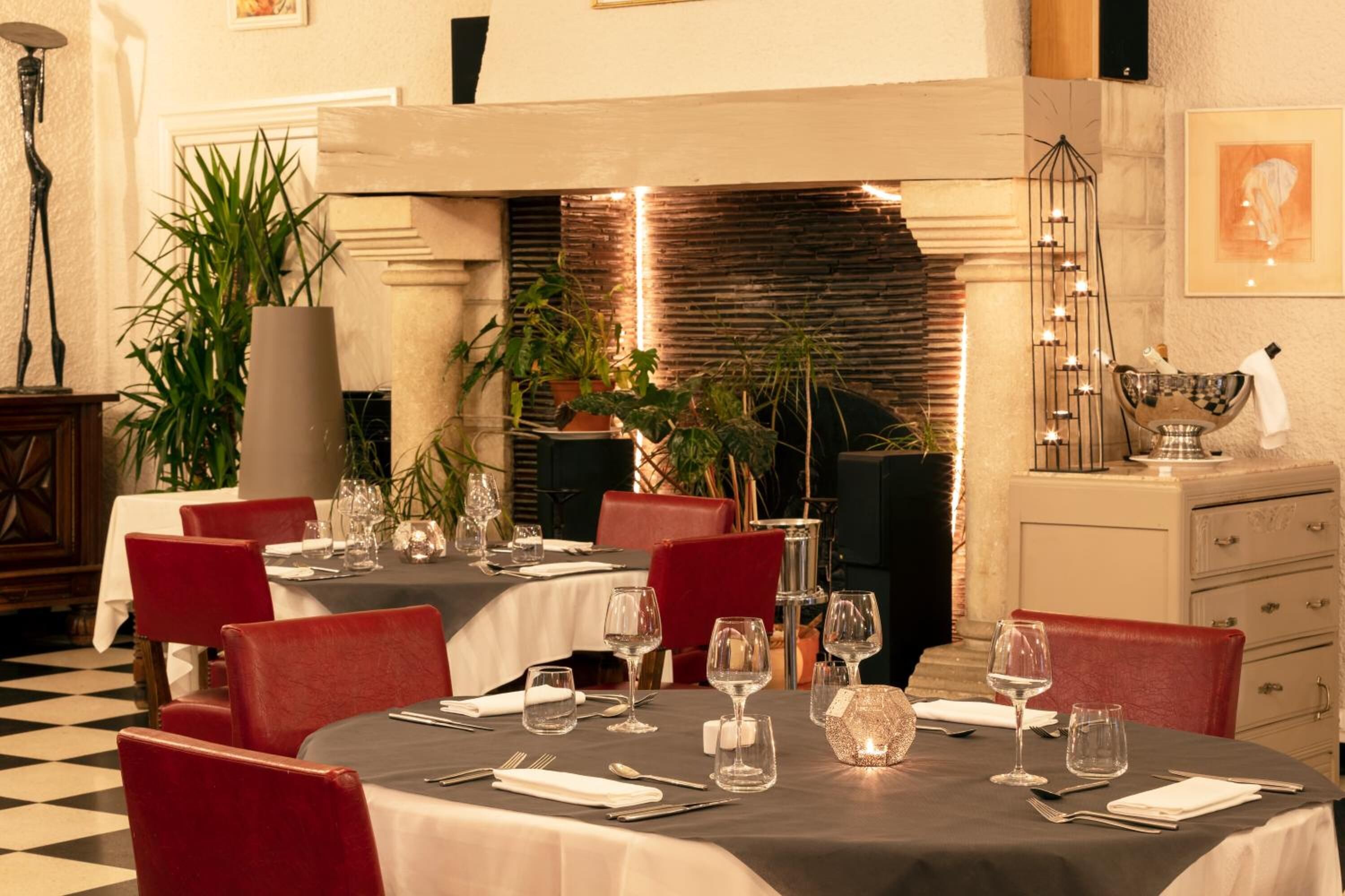 breakfast, lunch, dinner served; french cuisine