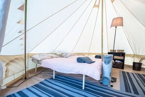 Tent | Desk, bed sheets - Camping Vicenza (Vicenza)