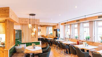 Se sirven desayunos, comidas y cenas