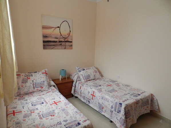 2 bedrooms, iron/ironing board, free WiFi, bed sheets