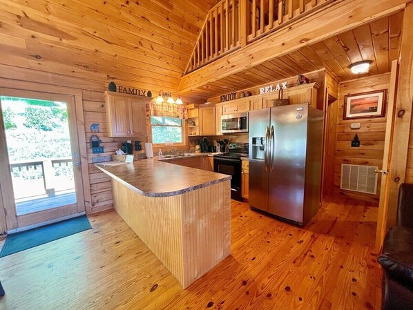 Fridge, microwave, oven, stovetop - Sunrise Sensation- West Jefferson, NC (West Jefferson)