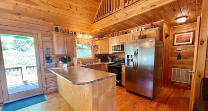 Kesäkuun 28-50 dollaria OFF 3-6 nts jäädä, kun varaat online-Tilava 3br / 3ba mökki upeat näkymät, kylpytynnyri, pelihuone, lähellä keskustaa W. Jefferson