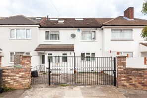Exterior - London Stylish 3BR house (Kingston upon Thames)
