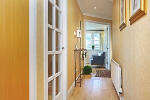 Superior Apartment, 2 Bedrooms, Mountain View | Interior detail