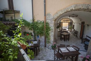 Outdoor dining - Corte Dè Guasconi (Avezzano)
