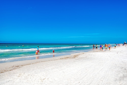 Kirkas ja rannallinen - askelta veteen!