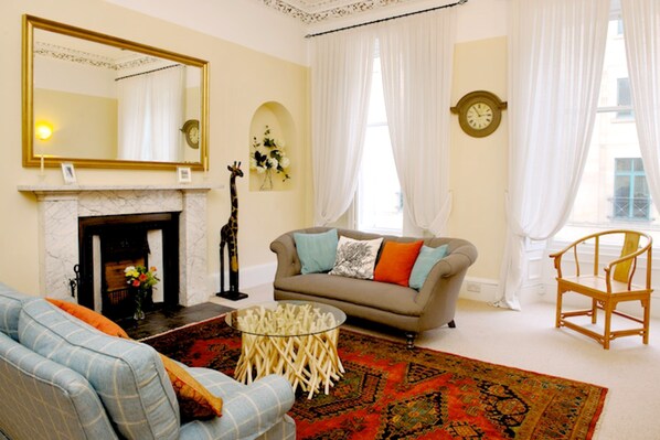 Luxury Apartment, 2 Bedrooms, City View | Living room