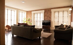 TV - Le Cartier - Royal Dalhousie (QUEBEC)