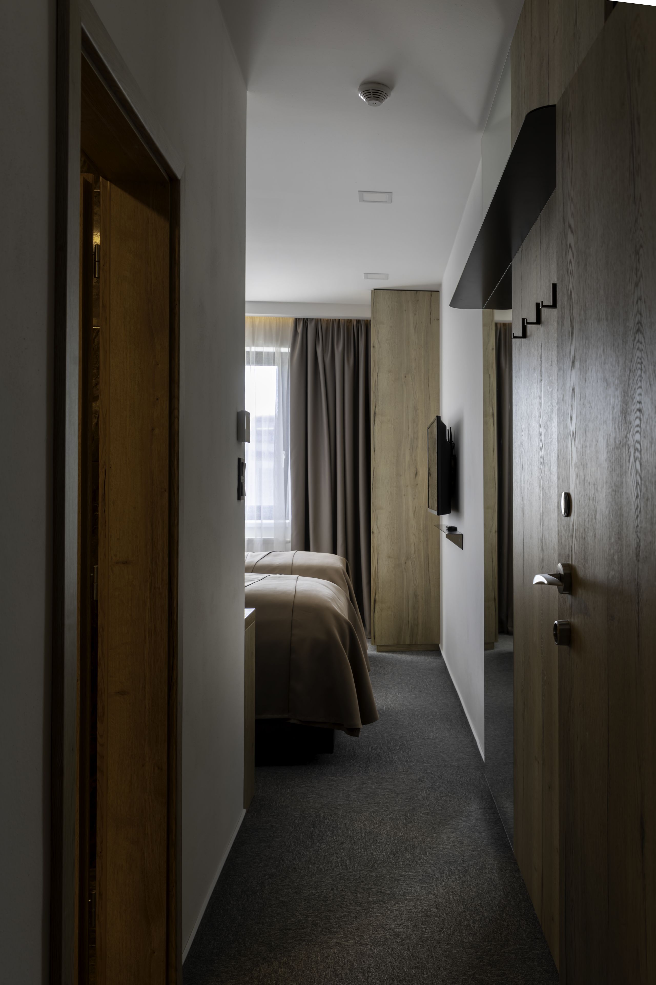 economy double or twin room, multiple beds | in-room safe, desk, soundproofing, free cots/infant beds