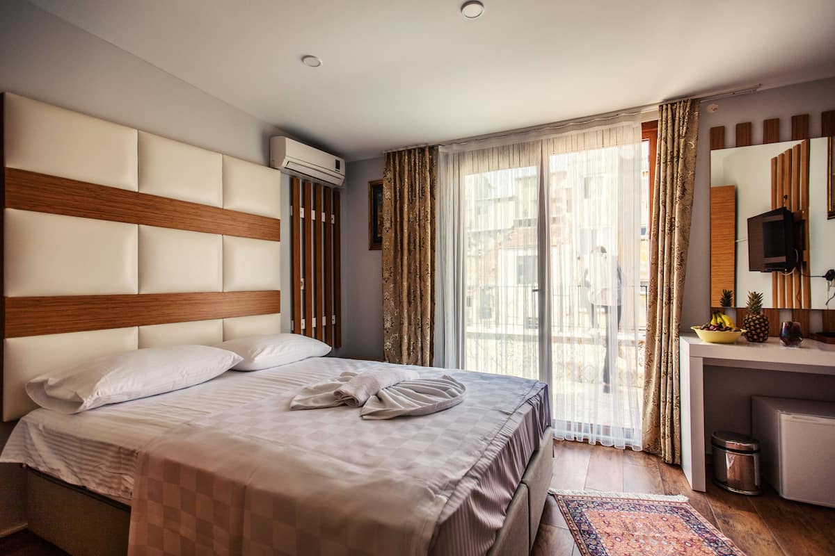 City penthouse, uitzicht op stad | Luxe beddengoed, bedden met traagschuimmatras, een kluis op de kamer