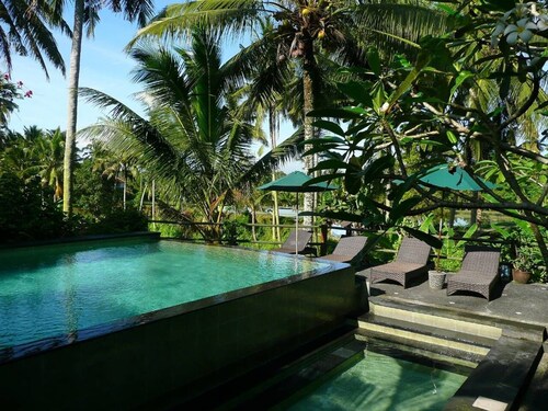Upper Level 1BR Apartment with Swimming Pool