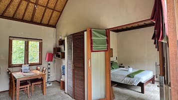 1 bedroom, desk, iron/ironing board, WiFi (free)
