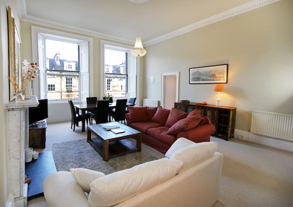 Premium Apartment, 2 Bedrooms, City View | Living room | Flat-screen TV