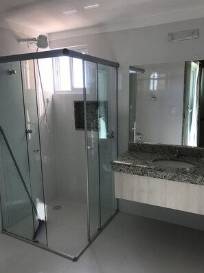 Piazza Diroma UH 309 | Baño | Ducha, secador de pelo, jabón y champú