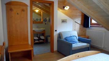 トラディショナル ダブルルーム ダブルベッド 1 台ソファーベッド付き マウンテンビュー (La Brenta, La Trosa, El Retel) | 羽毛の掛け布団、セーフティボックス (室内)、デスク、遮光カーテン