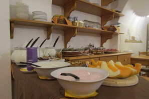 Free daily buffet breakfast