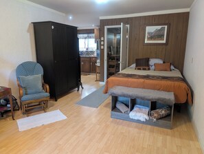 1 bedroom, travel crib, WiFi, bed sheets