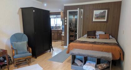 Kozy Korner on kotisi poissa kotoa virkistää ja levätä matkoilla.