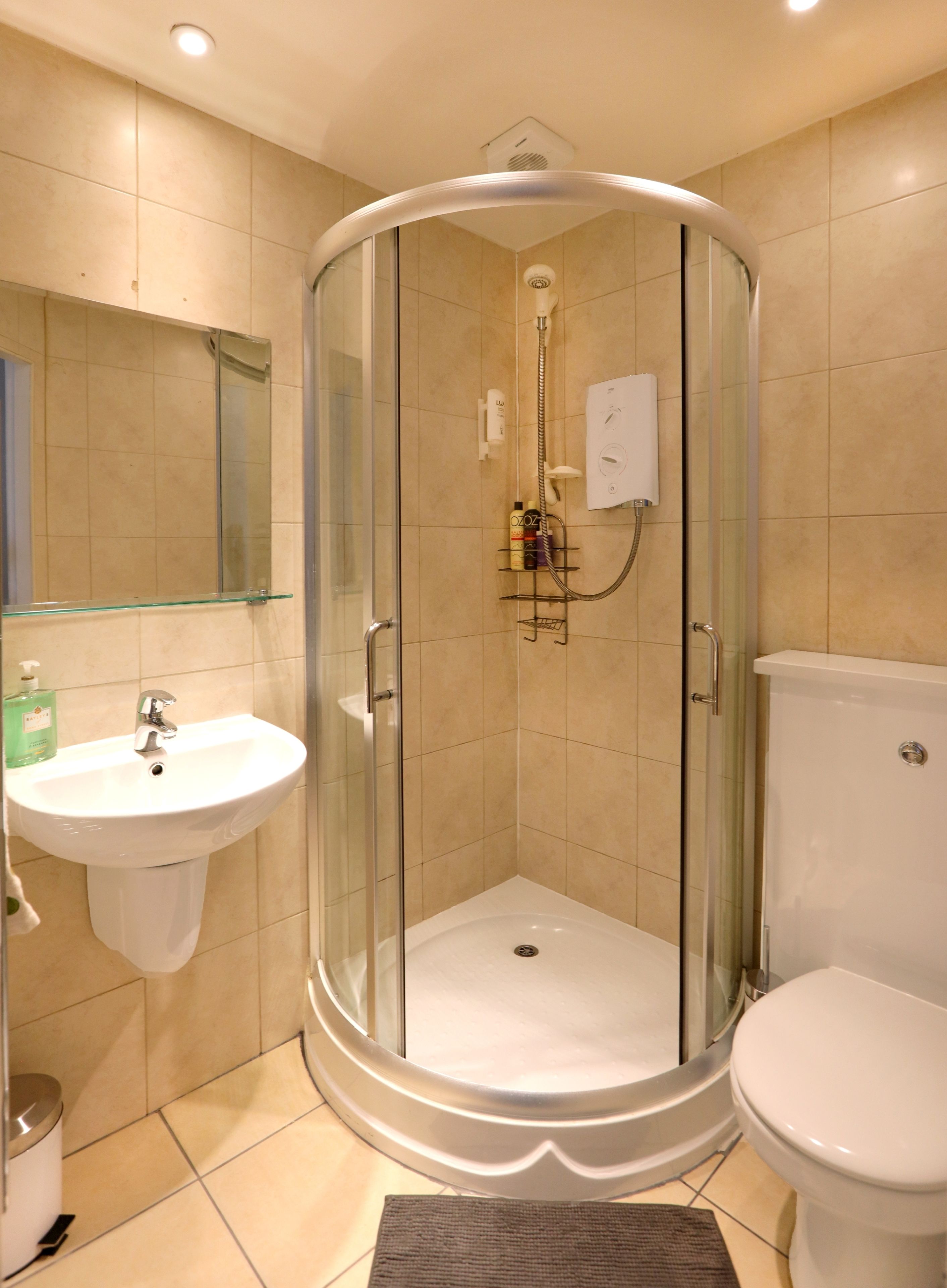 Shower kamar mandi