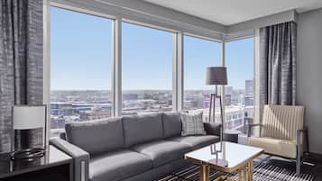 Suite, 1 King-Bett, Eckzimmer | 1 Schlafzimmer, hochwertige Bettwaren, Pillowtop-Betten, Minibar