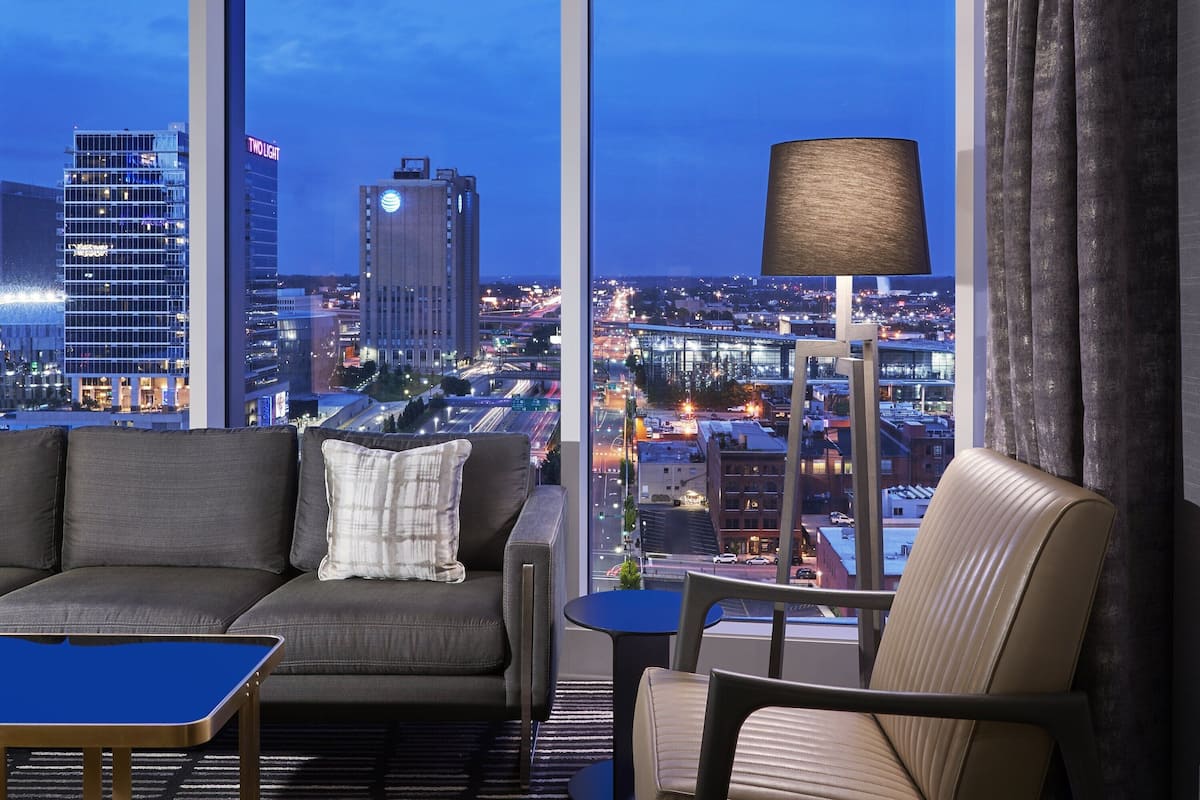 suite, 1 king bed, corner | 1 bedroom, premium bedding, pillow-top beds, minibar