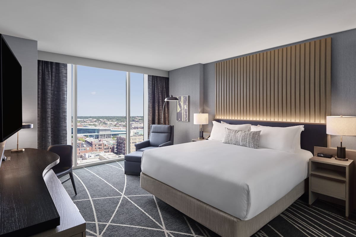 Ropa de cama de alta calidad, colchones con acolchado adicional, minibar