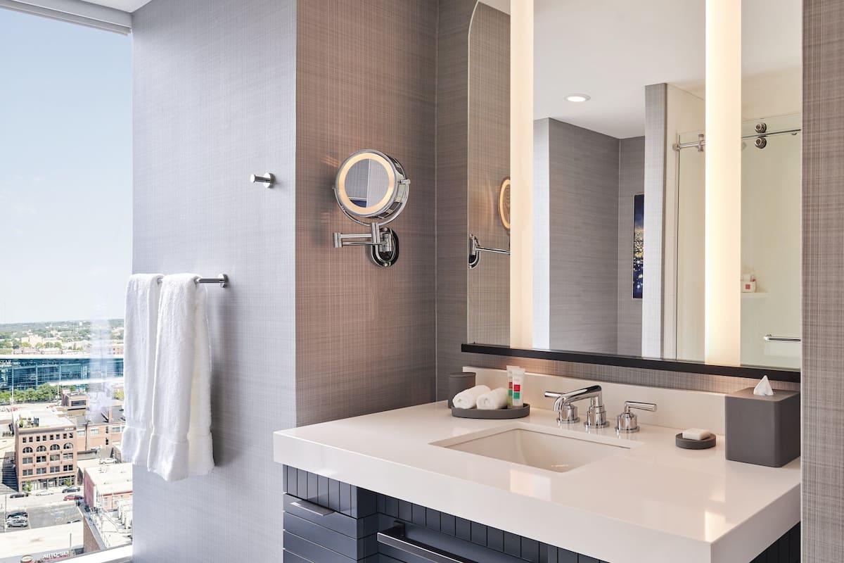 suite, 1 king bed, corner | bathroom sink