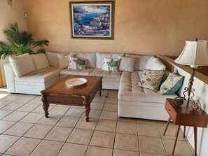 Smart-TV, Bücher, Arbeitsbereiche