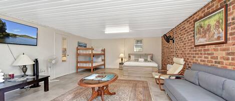 1 bedroom, iron/ironing board, WiFi