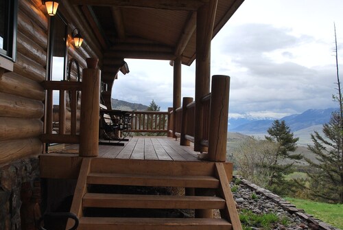 Yellowstone Mountain Lodge,  20 miles from Yellowstone National Park, sleeps 8
