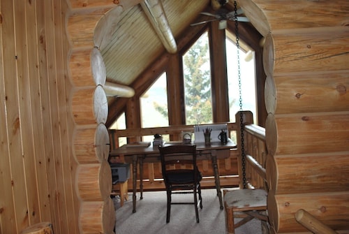 Yellowstone Mountain Lodge,  20 miles from Yellowstone National Park, sleeps 8