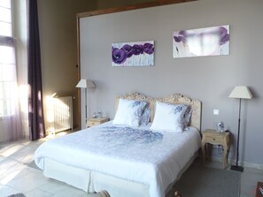 Habitación doble (La Glycine) | Decoración personalizada, muebles diferentes y escritorio 