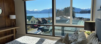 Downtown Apt 6 w/  Panoramic Ocean & Mountain Views