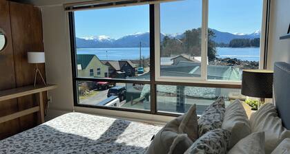 Downtown Apt 6 w/ Panoramic Ocean & Mountain Views