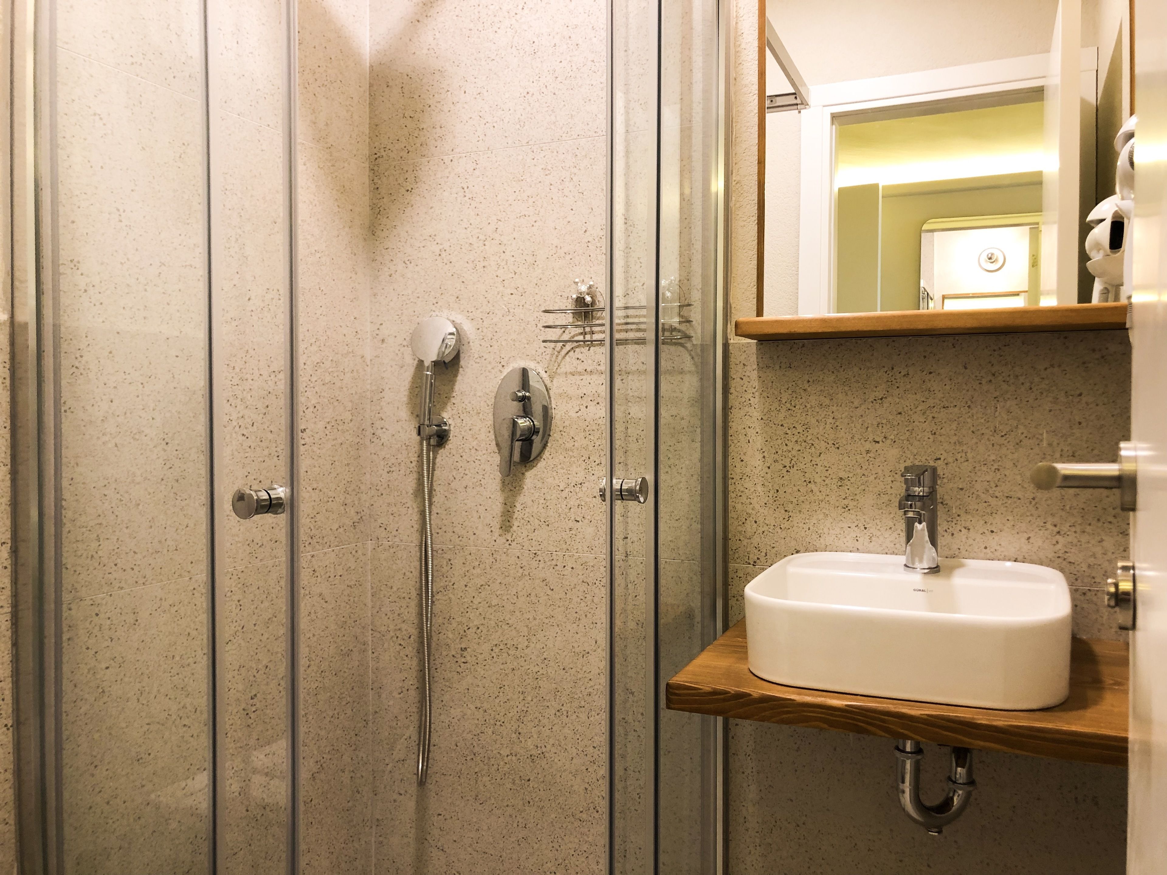 shower, rainfall showerhead, free toiletries, hair dryer