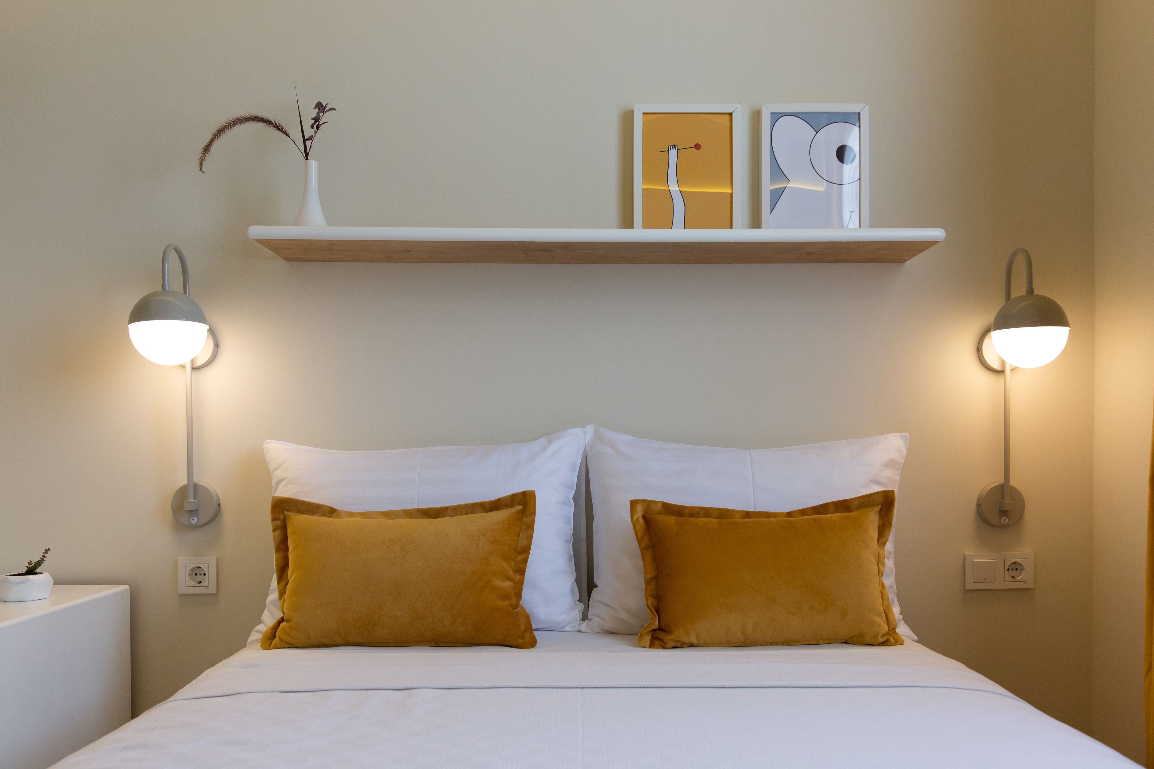 Premium bedding, minibar, individually decorated, individually furnished