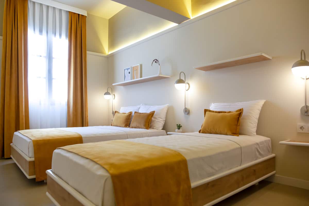 Ropa de cama de alta calidad, minibar, cortinas blackout y wifi gratis