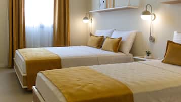 Chambre Triple Standard | Literie de qualité supérieure, minibar, décoration personnalisée