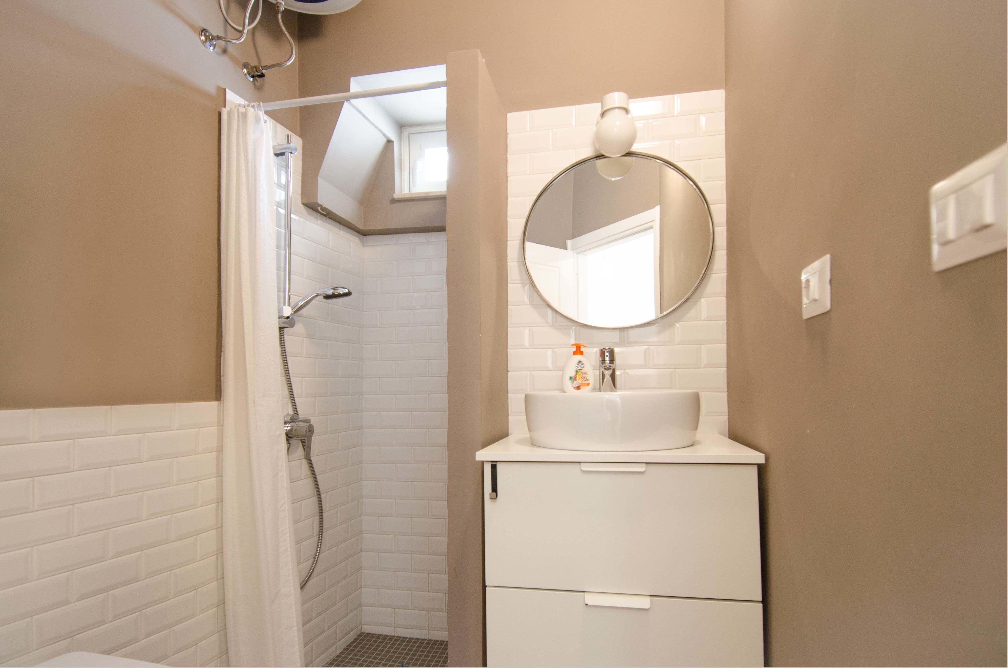 Appartamento, 1 letto queen, terrazzo | Bagno | Doccia, set di cortesia gratuito, asciugacapelli, bidet