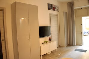 LÀgenhet Comfort - 2 sovrum - kök | 2 sovrum, vÀrdeförvaringsskÄp pÄ rummet och mörklÀggningsgardiner